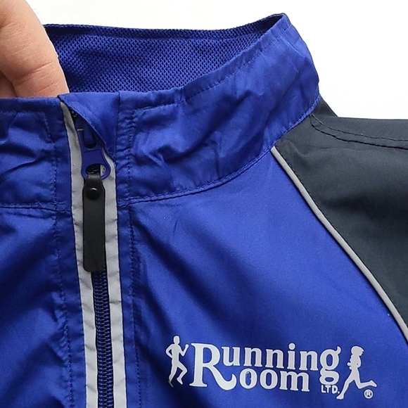 Running Room Light Jacket Reflective Size XS - Picture 12 of 15